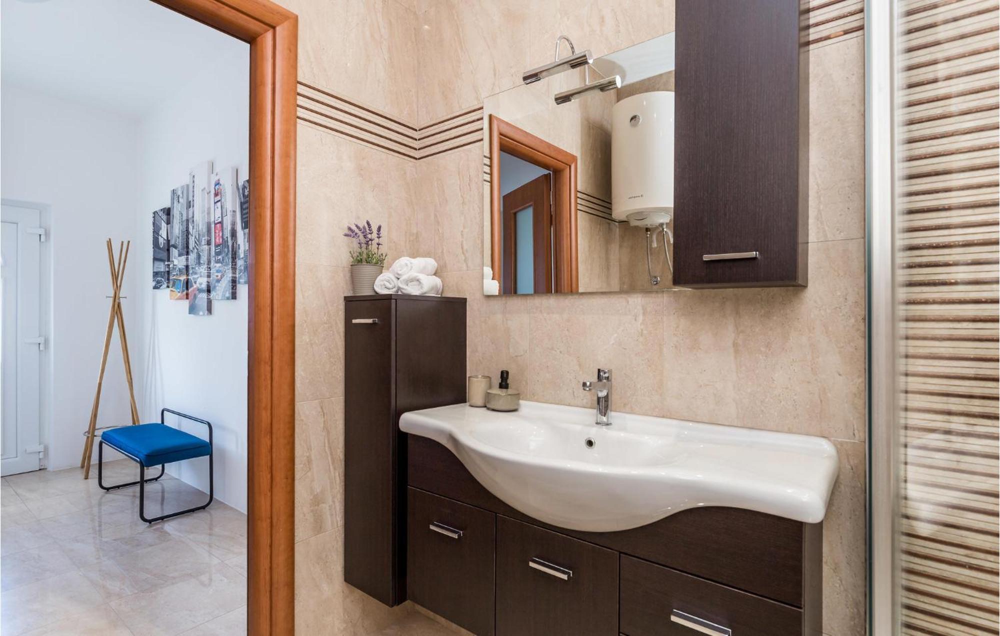 2 Bedroom Amazing Apartment In リエカ エクステリア 写真