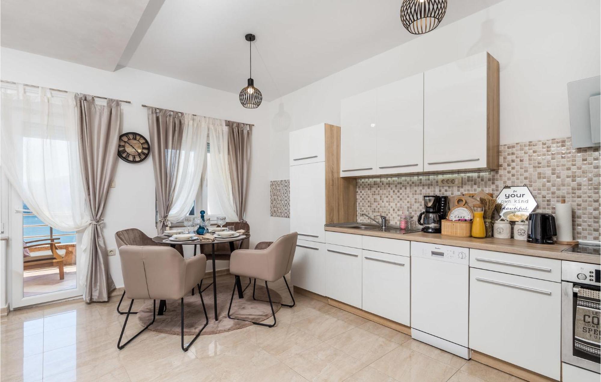 2 Bedroom Amazing Apartment In リエカ エクステリア 写真